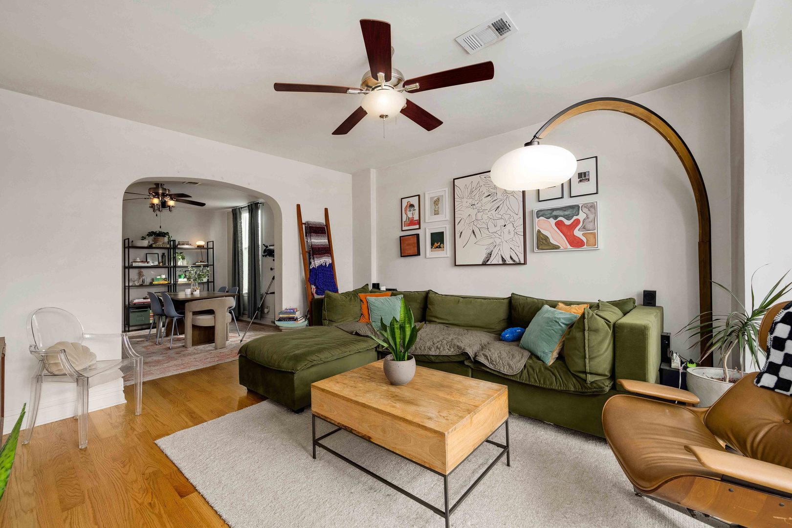 877 N Mozart Street Property Photo 16