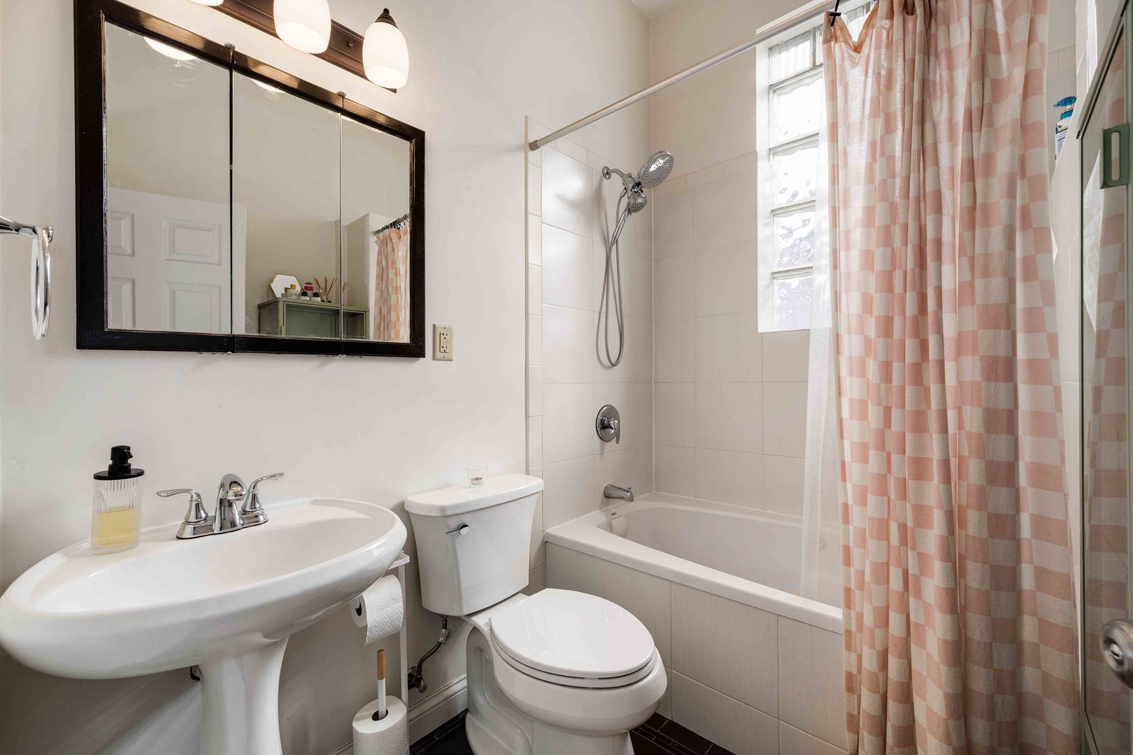 877 N Mozart Street Property Photo 22