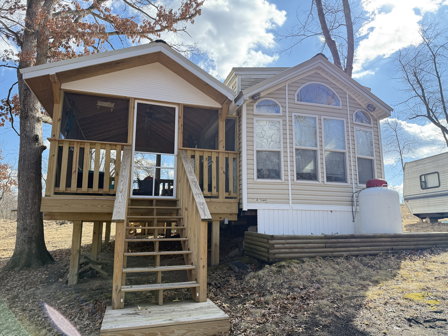 16-191 Woodhaven Lake Property Photo