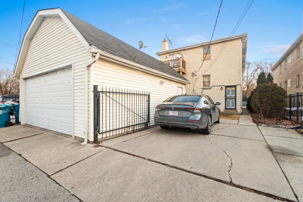 6760 W Gunnison Street Property Photo 45