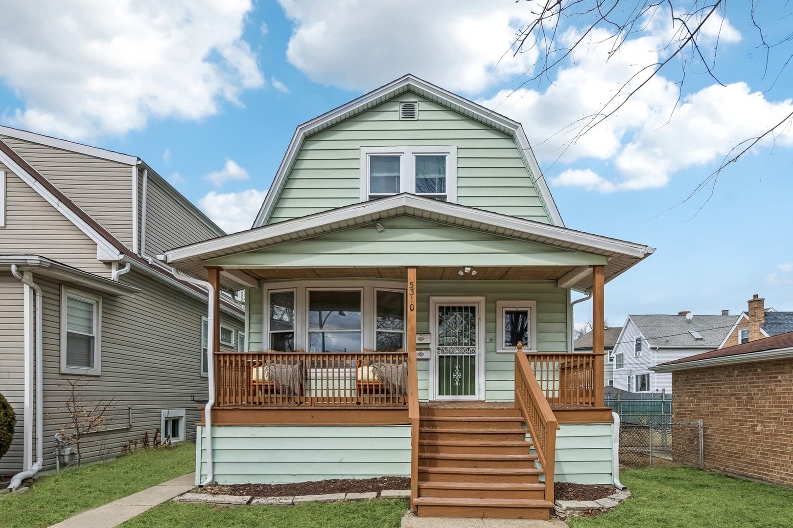 5310 W Waveland Avenue Property Photo 2
