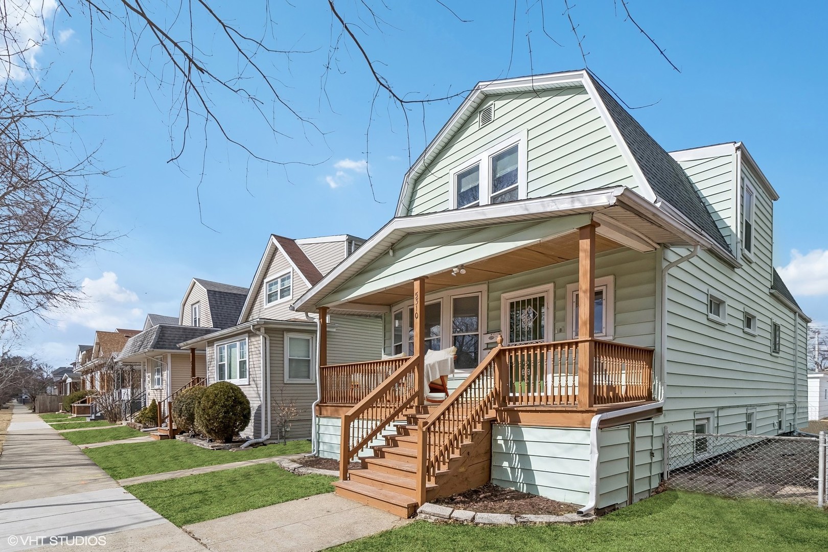 5310 W Waveland Avenue Property Photo 3