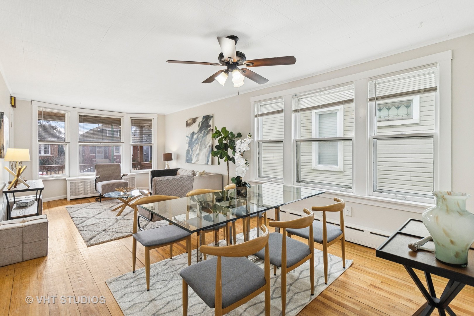 5310 W Waveland Avenue Property Photo 6