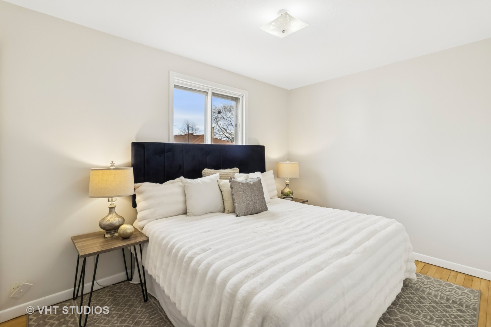 5310 W Waveland Avenue Property Photo 11