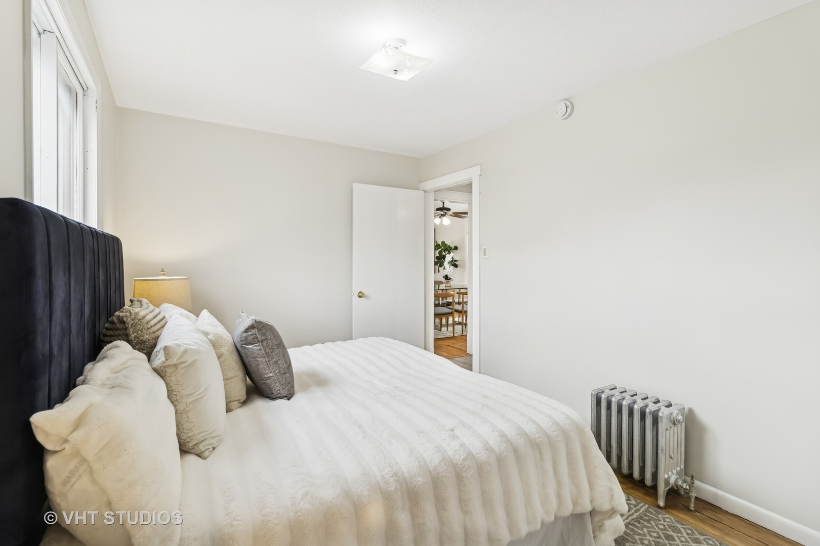5310 W Waveland Avenue Property Photo 12