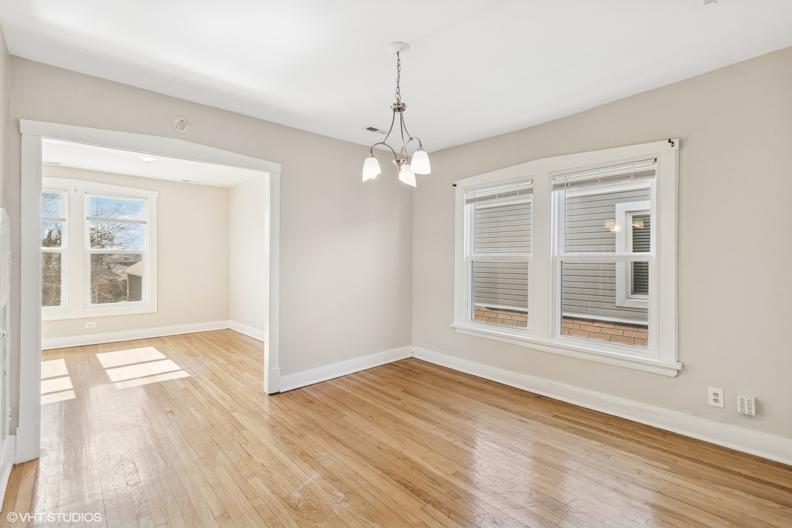 5310 W Waveland Avenue Property Photo 20