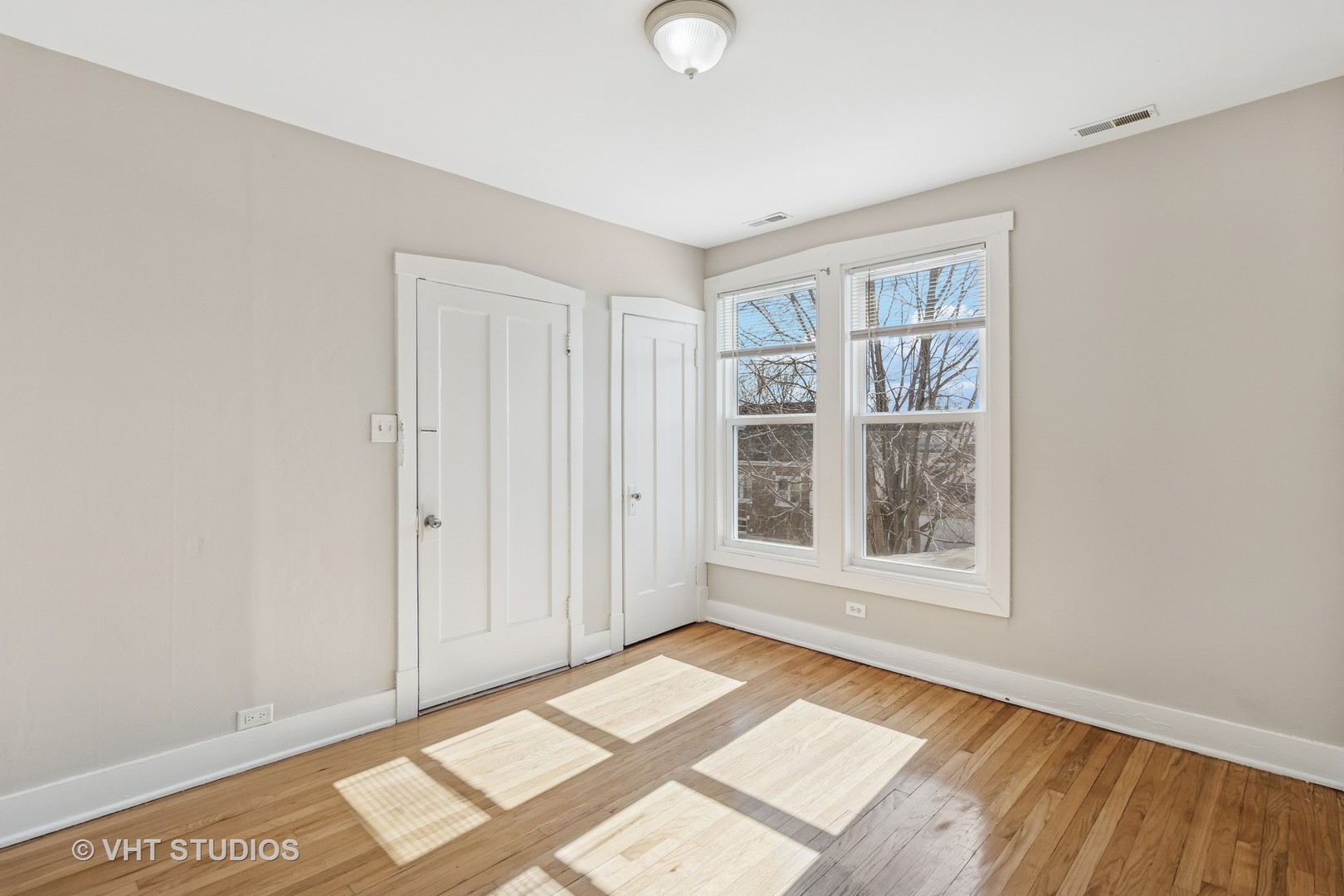 5310 W Waveland Avenue Property Photo 21