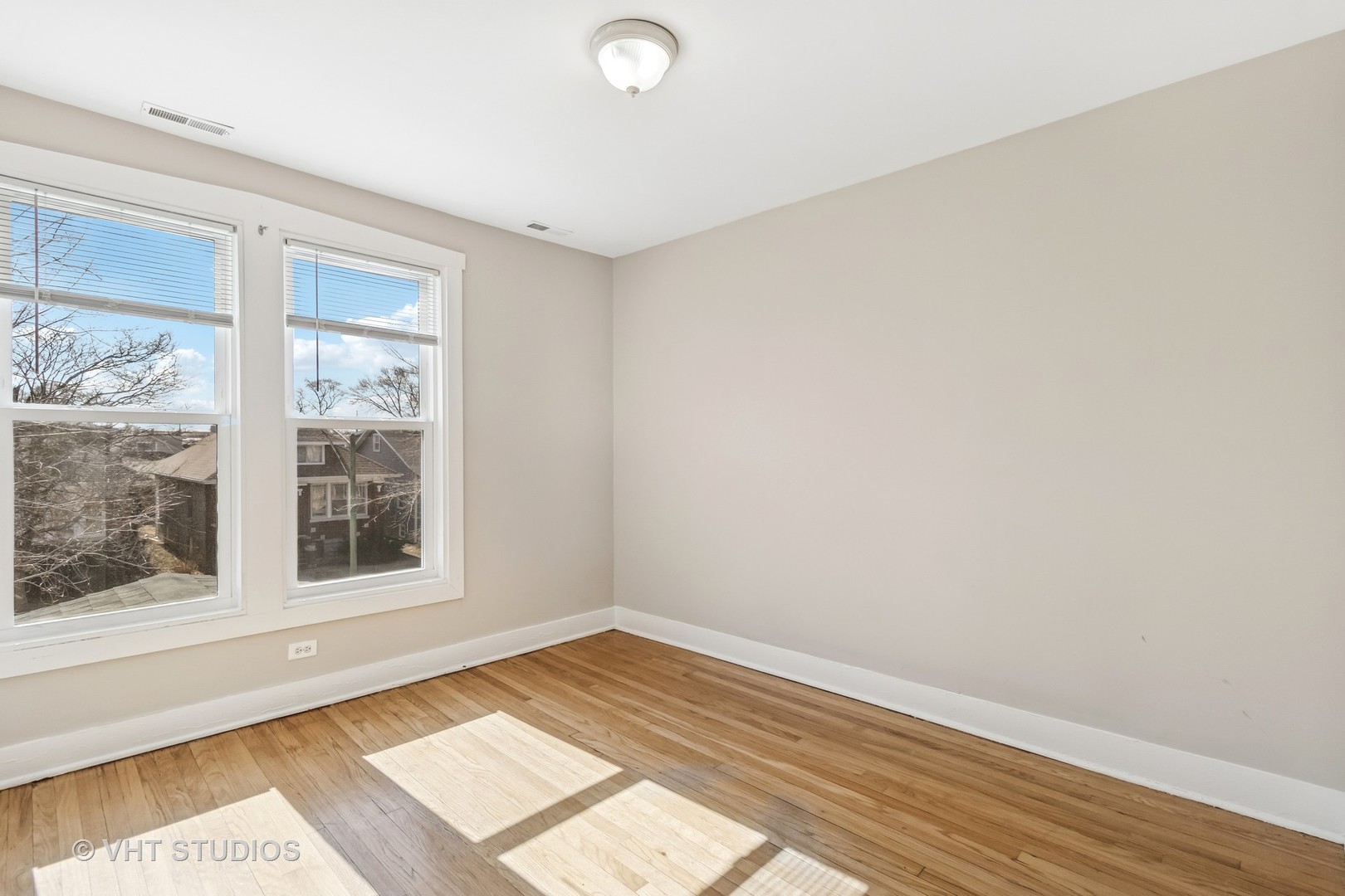5310 W Waveland Avenue Property Photo 22
