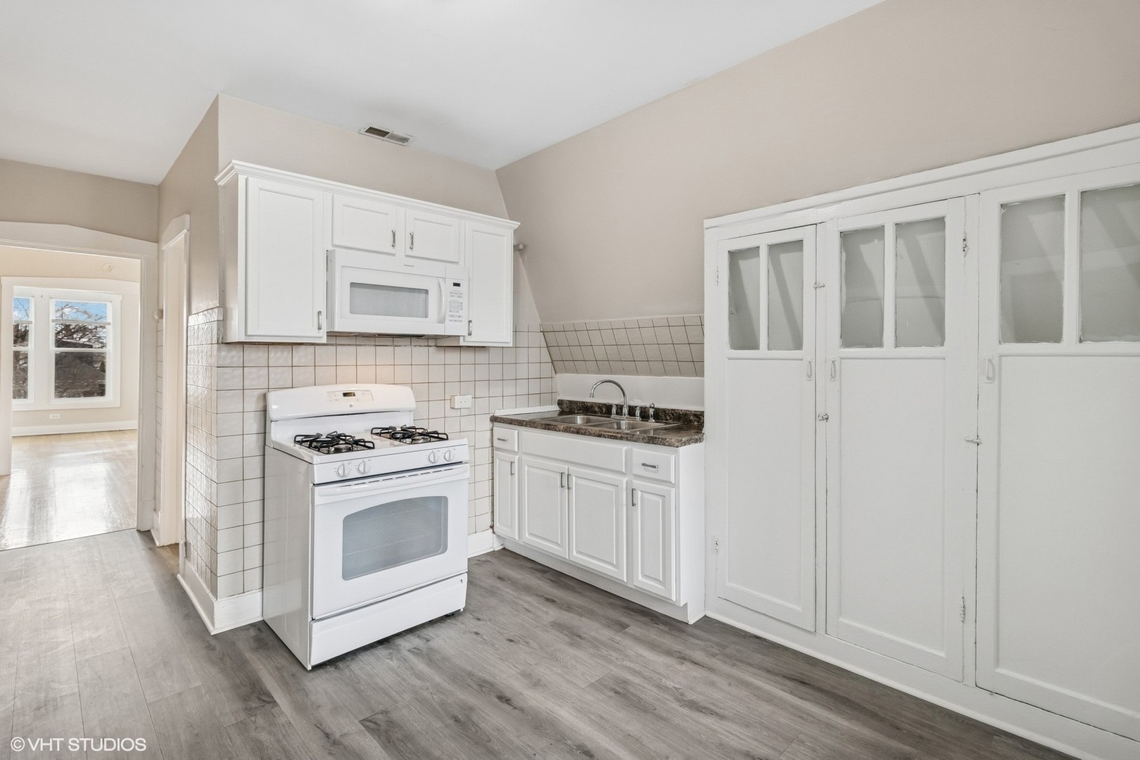 5310 W Waveland Avenue Property Photo 28