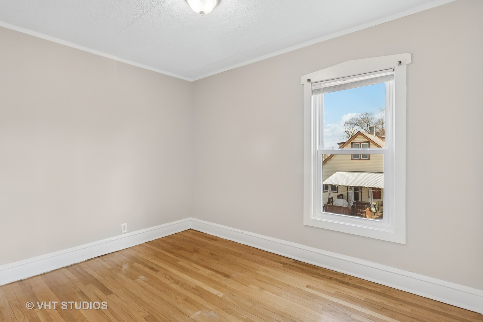 5310 W Waveland Avenue Property Photo 29