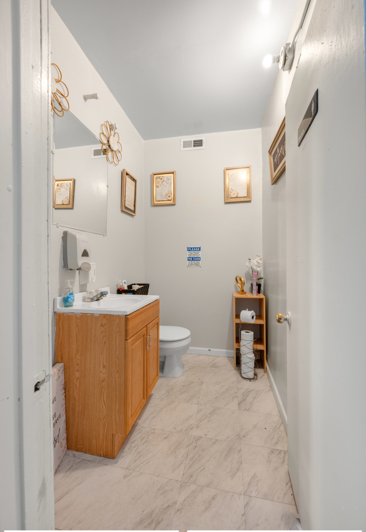 3819 W Chicago Avenue Property Photo 10