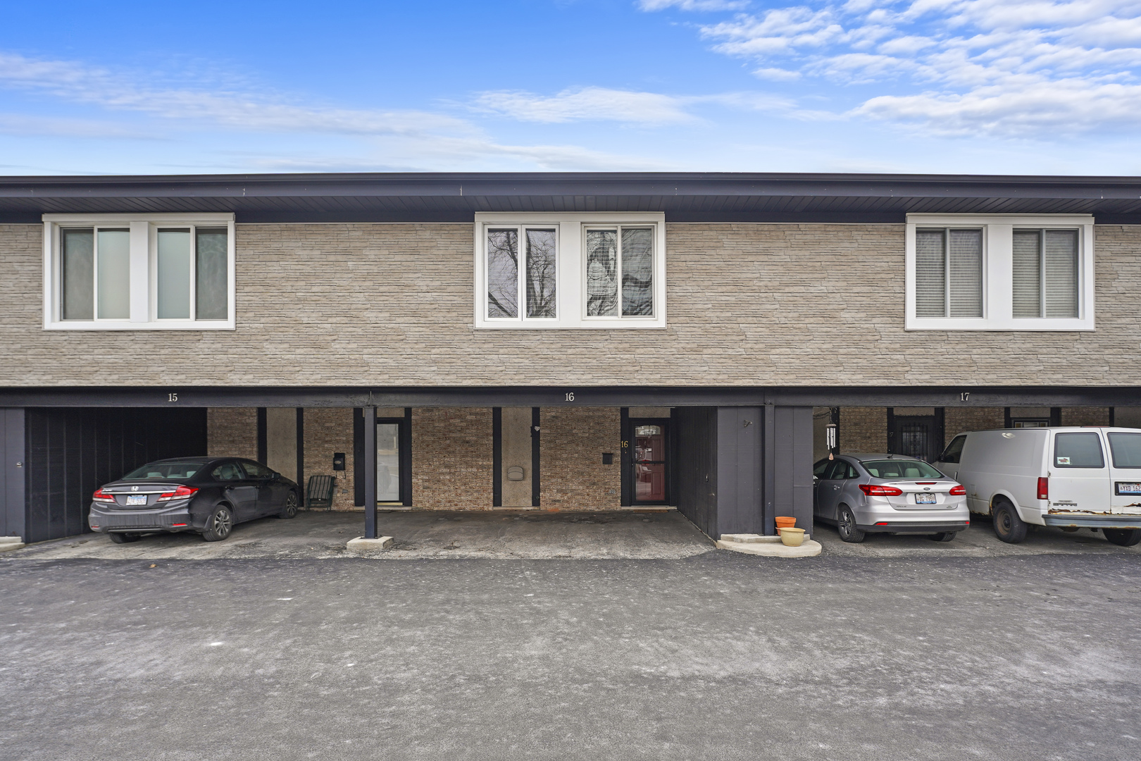 16 Cour Marquis Avenue Property Photo