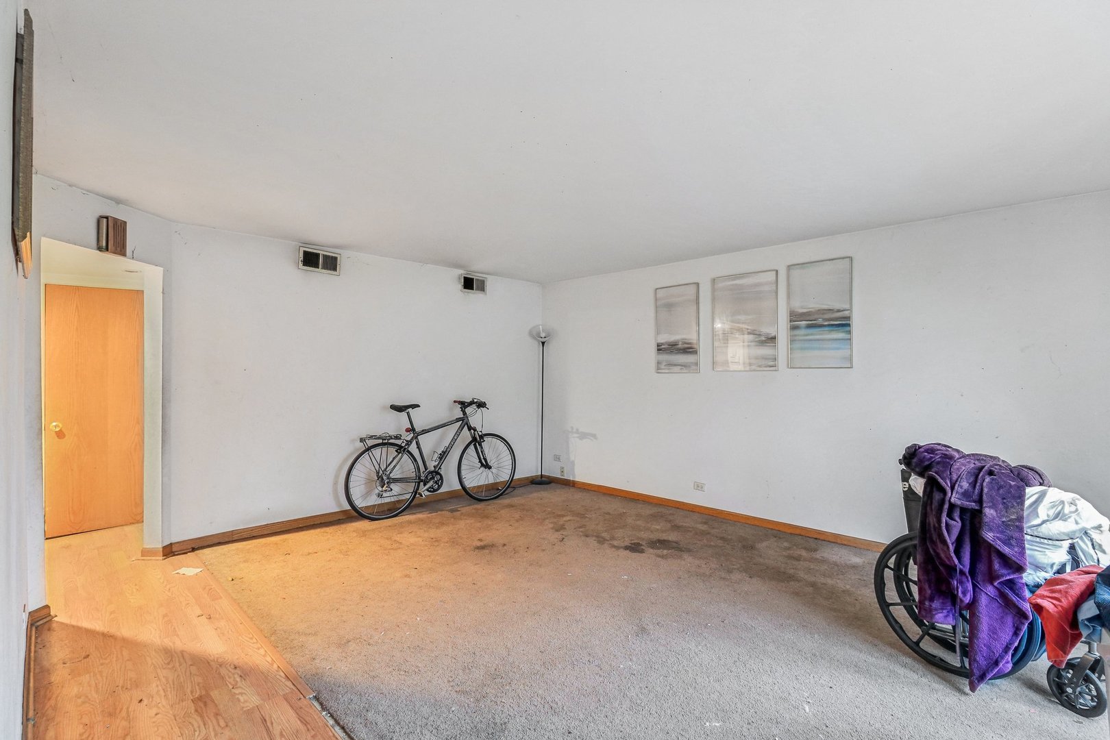 9226 S Harding Avenue Property Photo 3