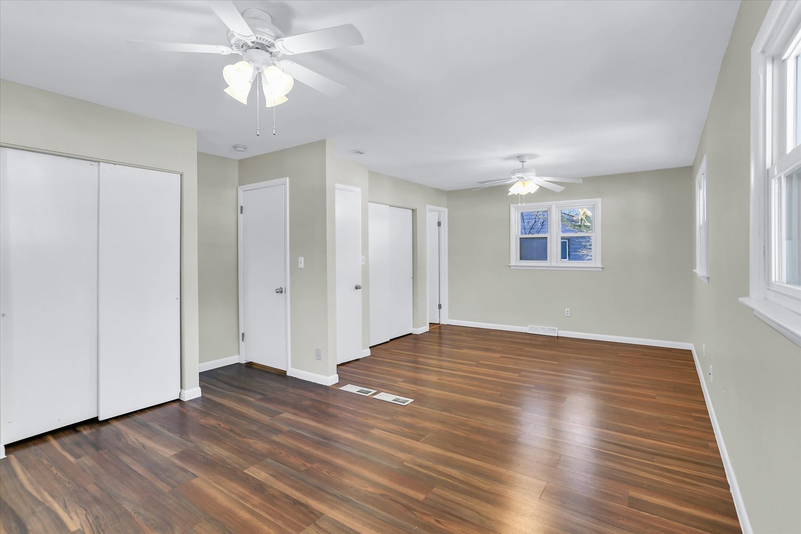 1001 E Sunnycrest Drive Property Photo 13