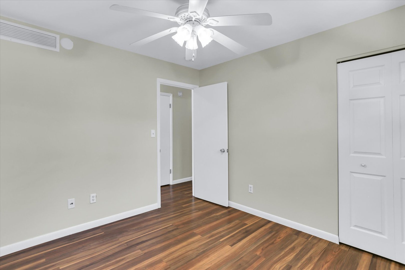 1001 E Sunnycrest Drive Property Photo 16
