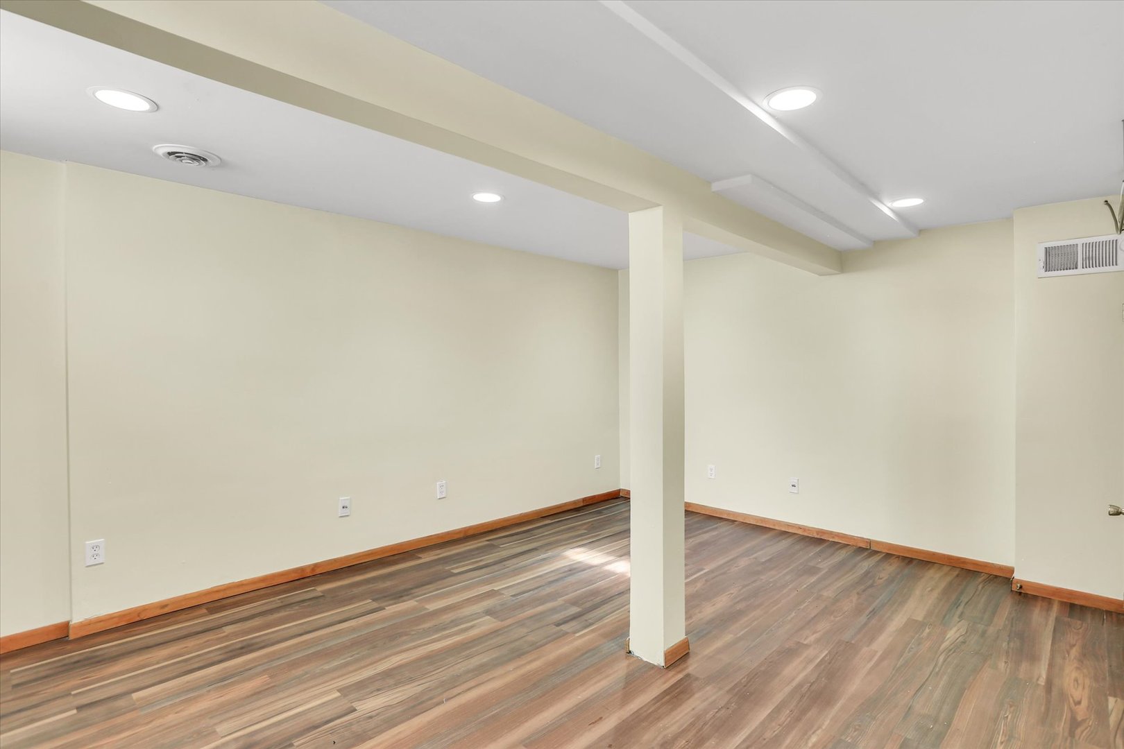 1001 E Sunnycrest Drive Property Photo 19