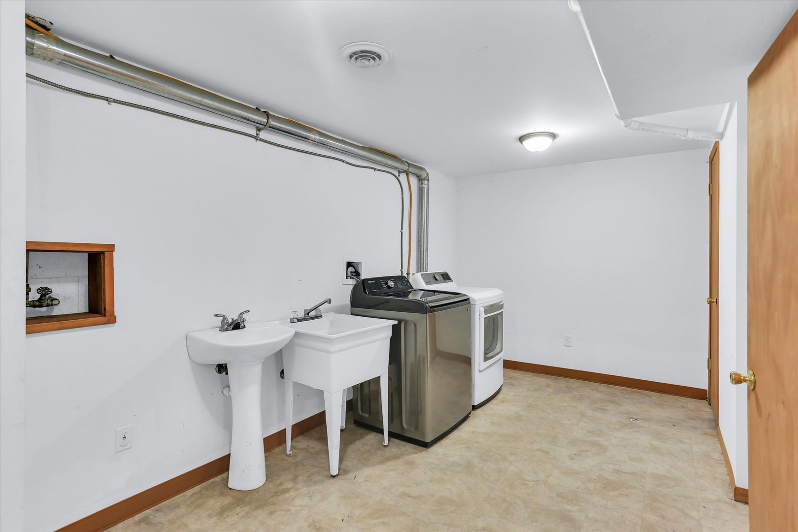 1001 E Sunnycrest Drive Property Photo 22
