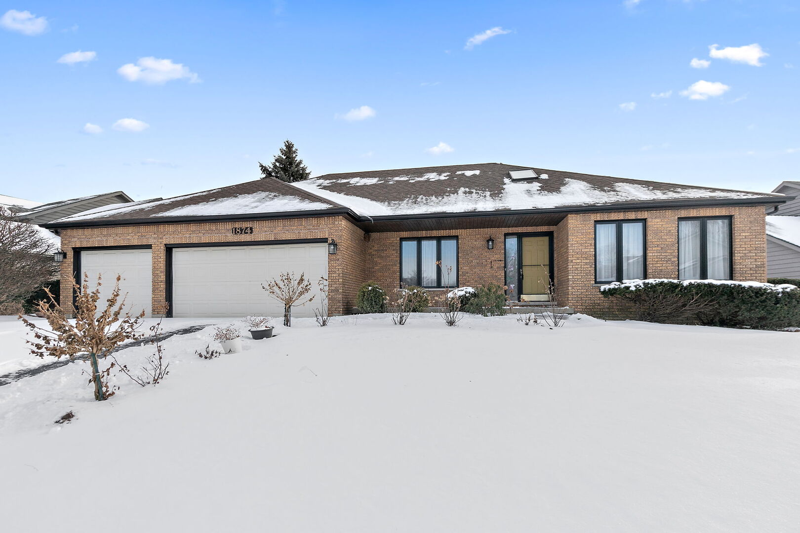 1874 Ranchview Dr Property Photo