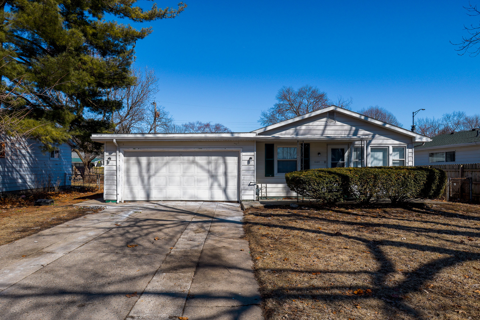 1204 Paula Dr Property Photo