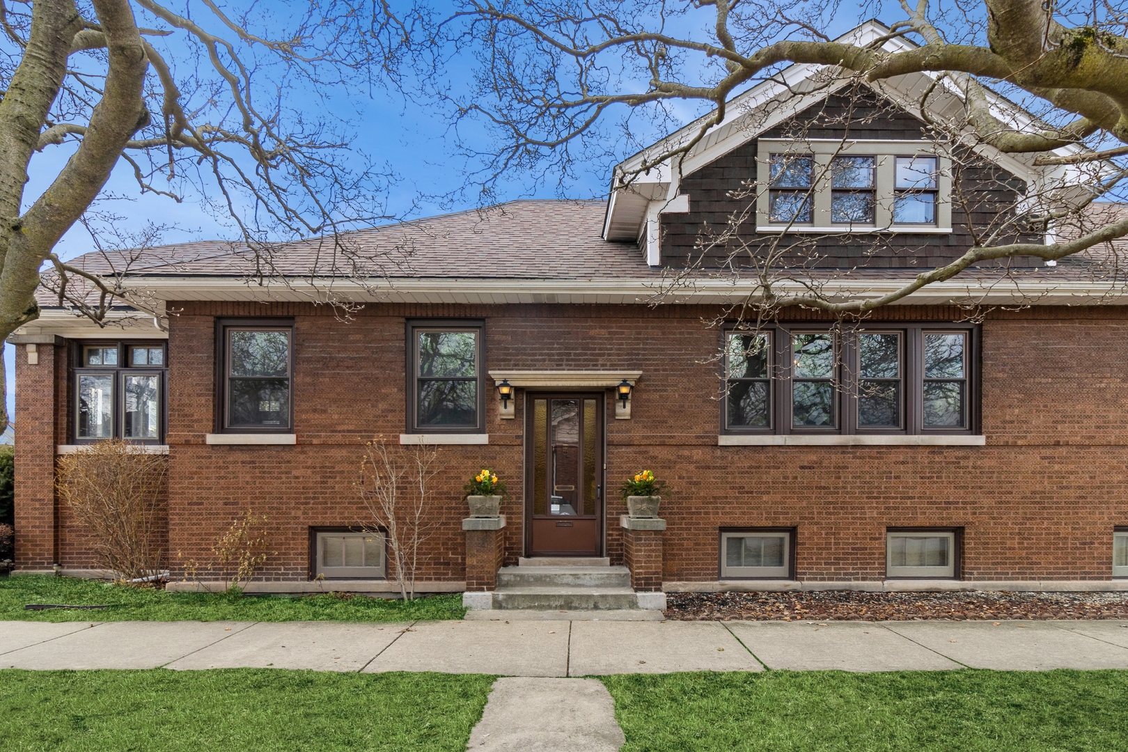 5300 W Belle Plaine Avenue Property Photo