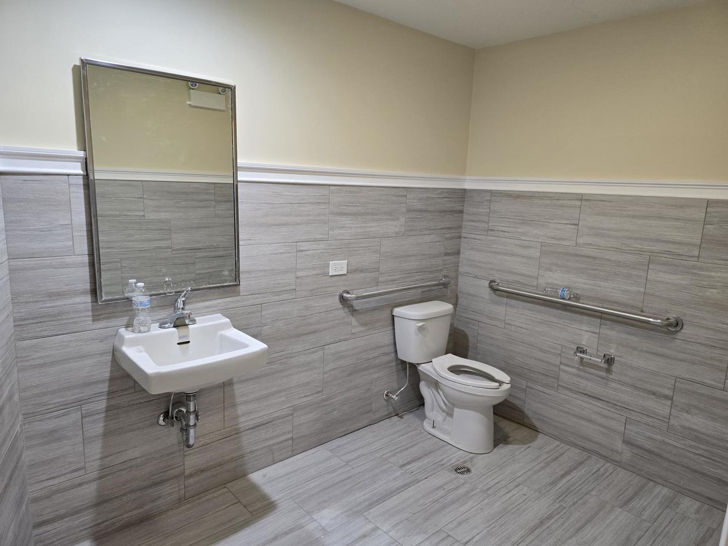 3055 W Lawrence Avenue Property Photo 7