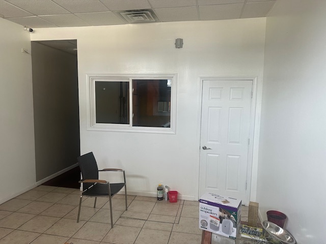 5416 N Broadway Street Property Photo 5