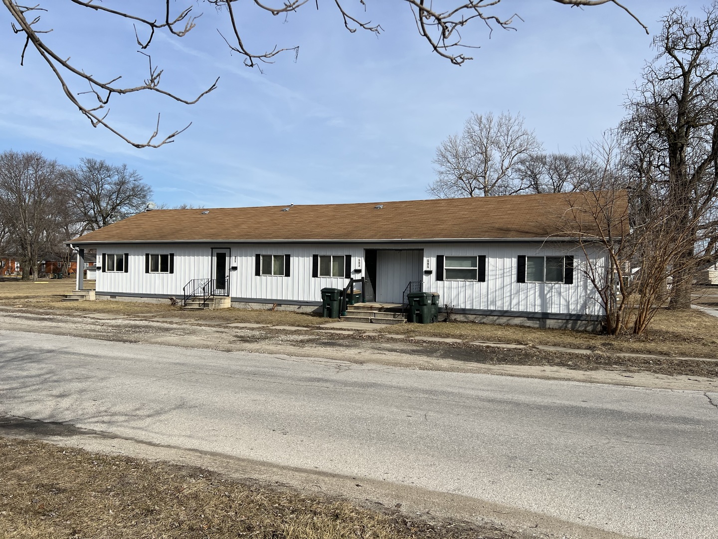 573 S Mazon St Property Photo