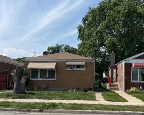 8912 S Mackinaw Avenue Property Photo