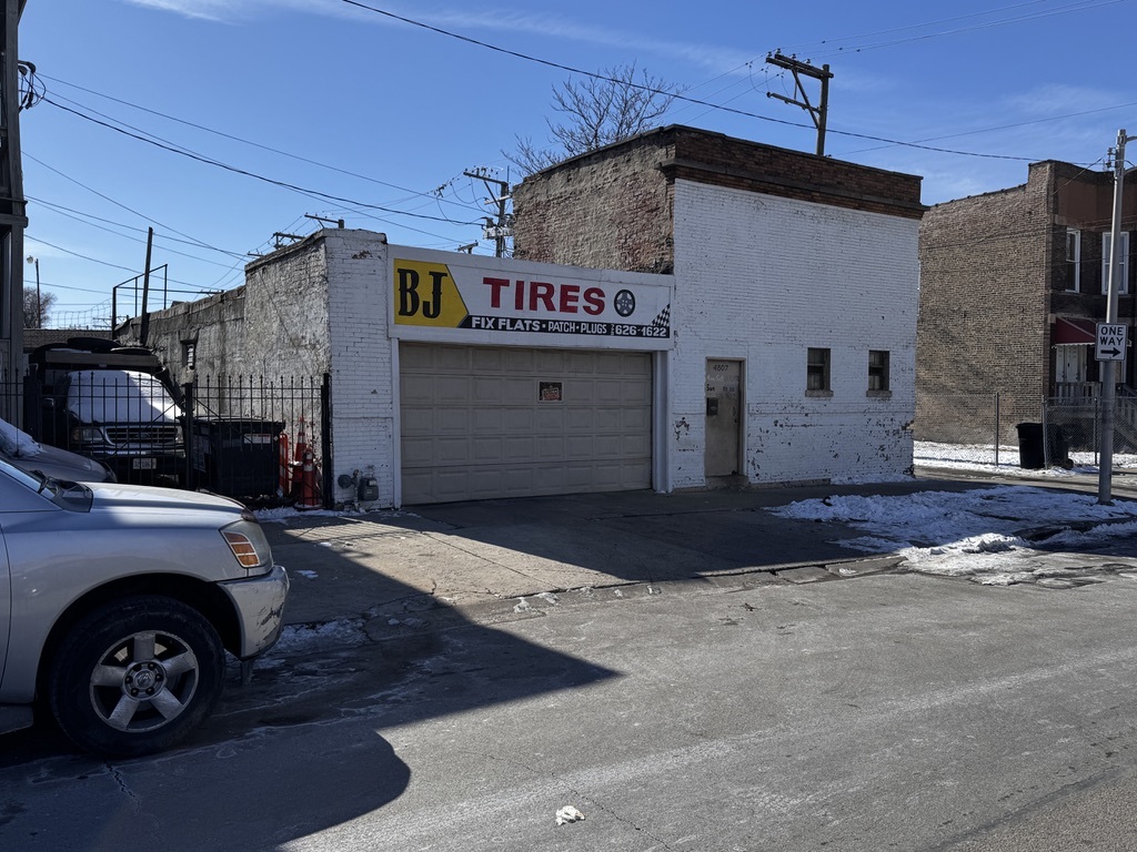 502 S Cicero Avenue Property Photo 3