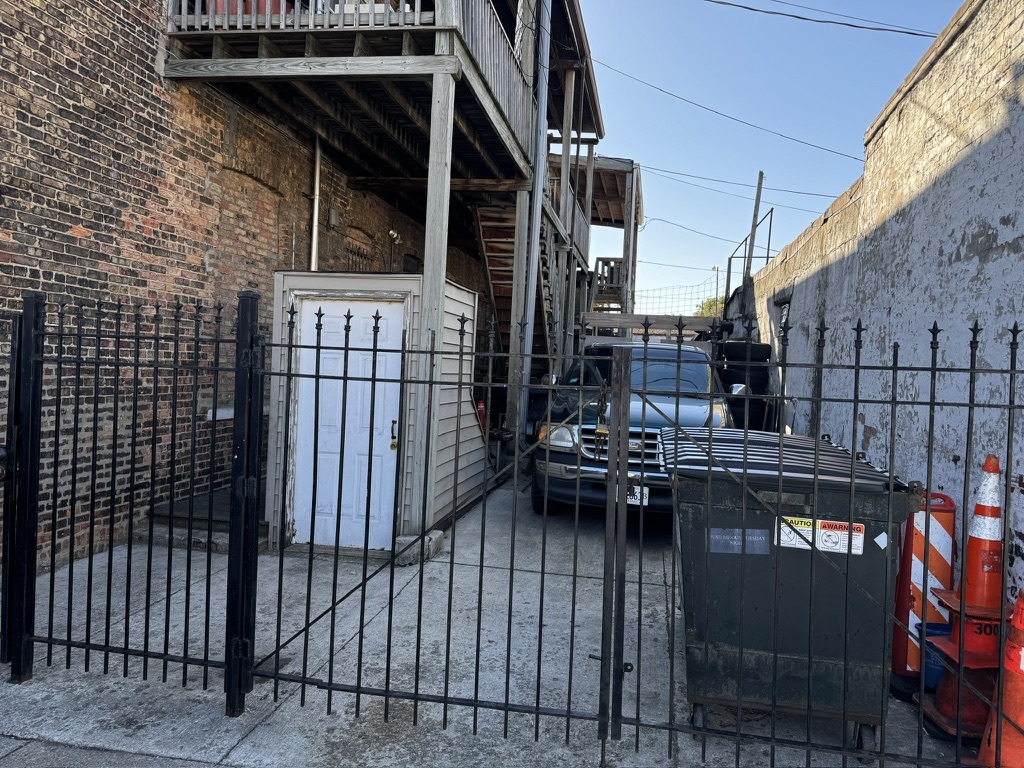 502 S Cicero Avenue Property Photo 9