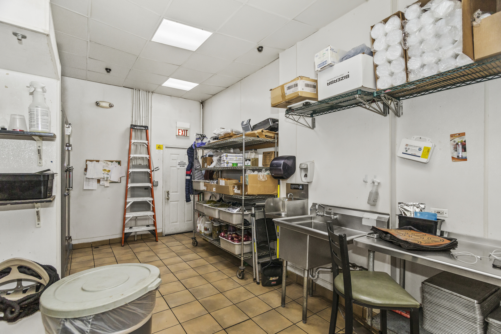 1020 W Belmont Avenue C Property Photo 8