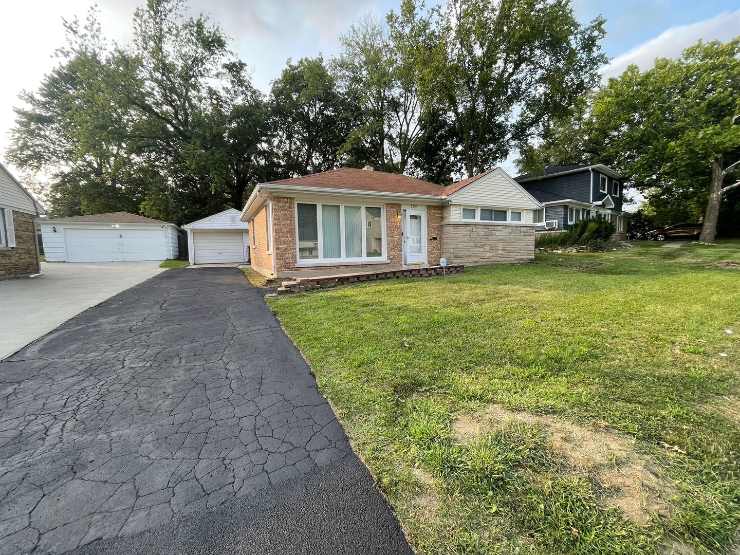 304 Oakwood Street Property Photo