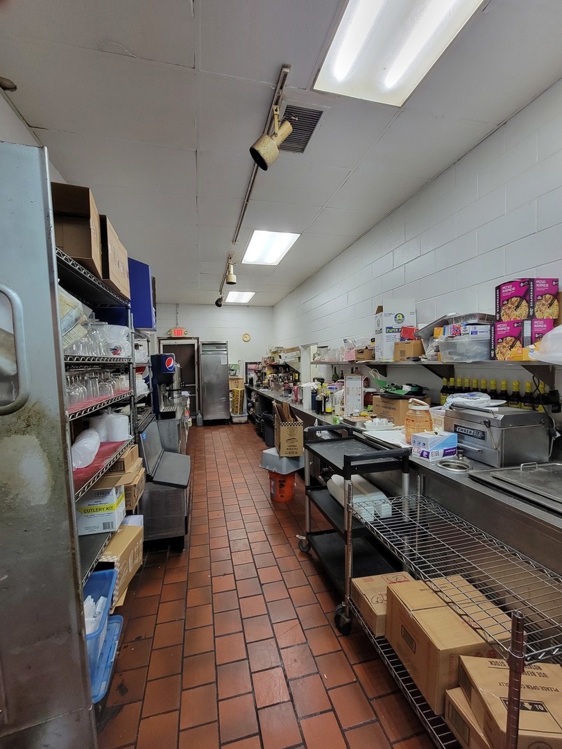 1180 Roosevelt Road Property Photo 12