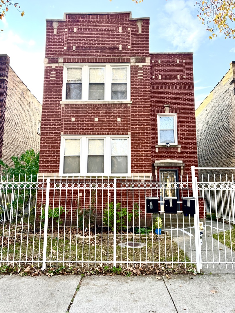 6228 N Artesian Avenue Property Photo