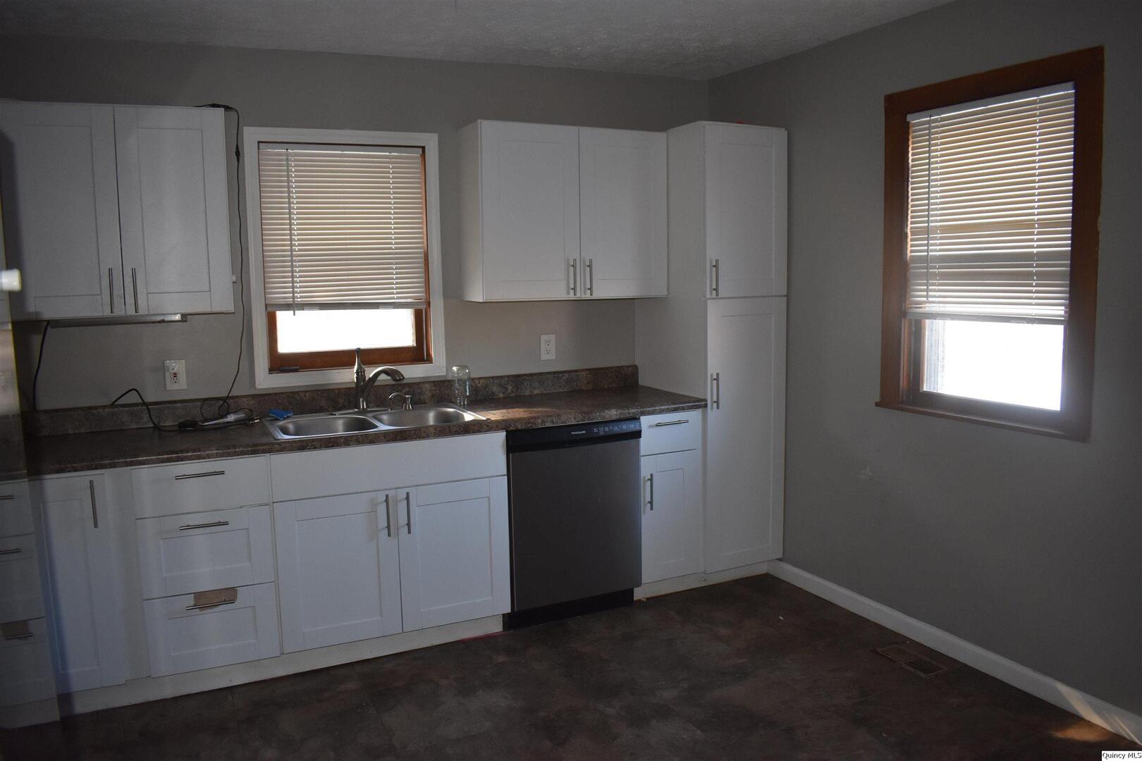 334 E South Property Photo 7