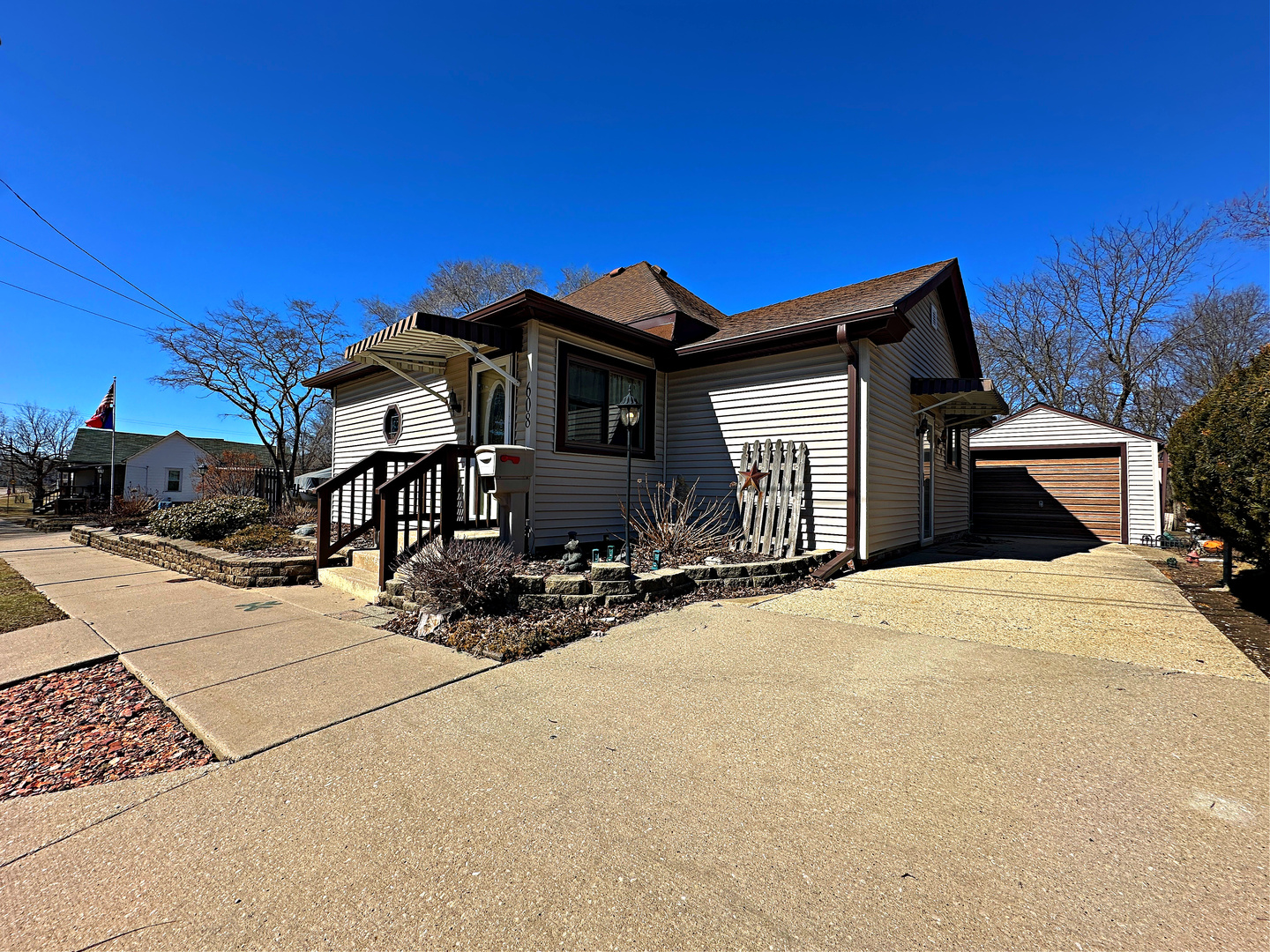 608 E Bronson Street Property Photo