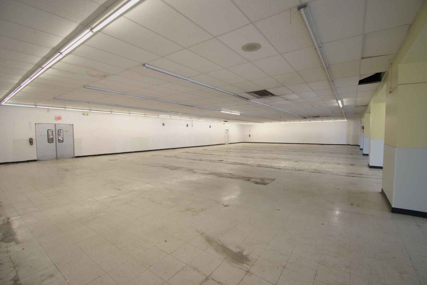 5101 W Division Street Property Photo 6