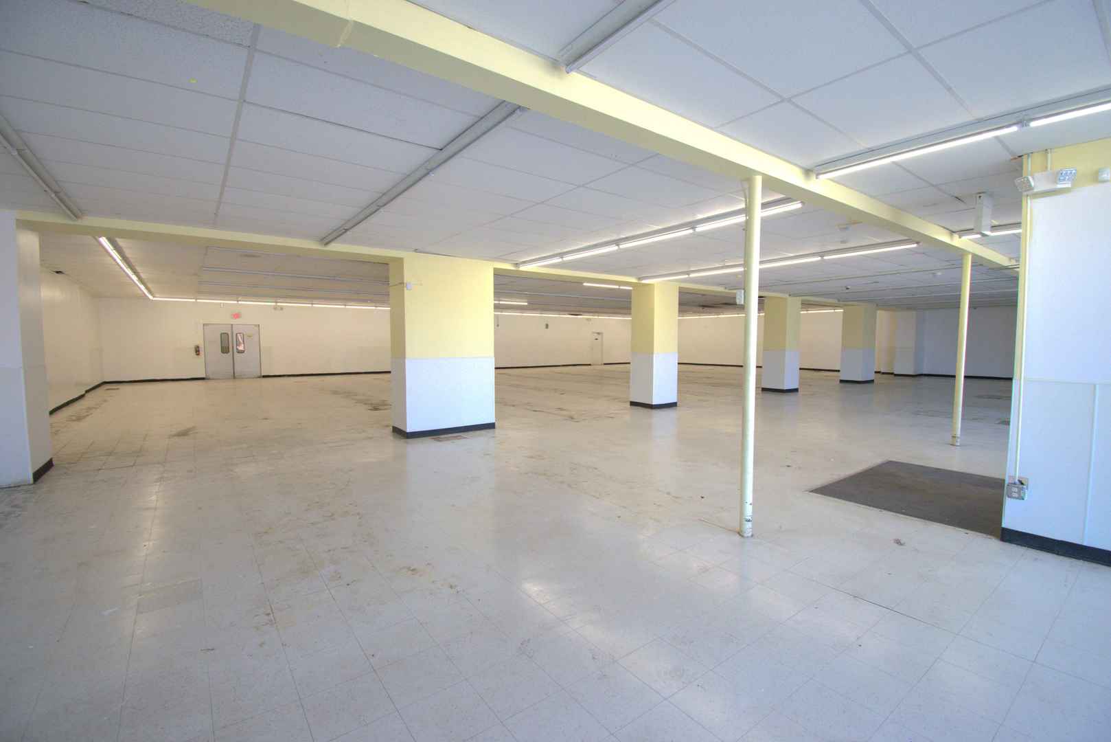 5101 W Division Street Property Photo 8