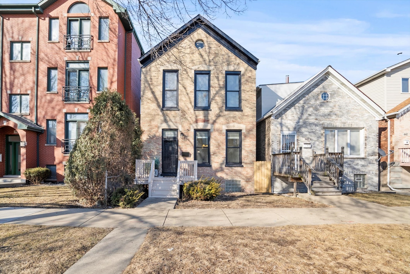 446 W 37th Place Property Photo