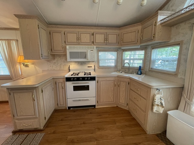 4-52 Woodhaven Lakes Property Photo 3