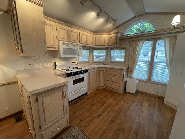 4-52 Woodhaven Lakes Property Photo 5