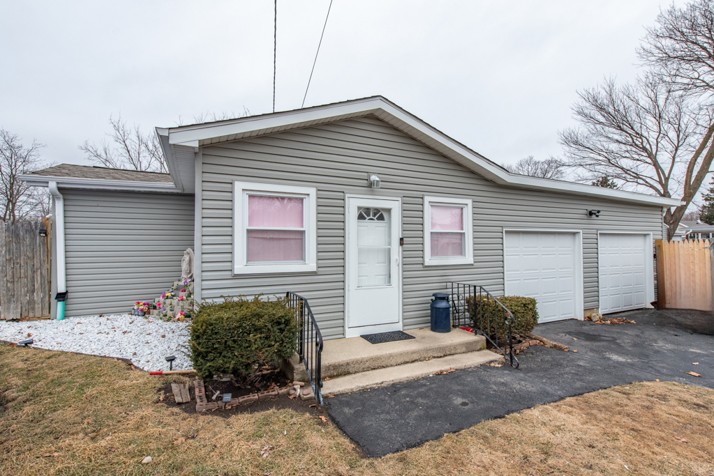 42478 N Lake Avenue Property Photo