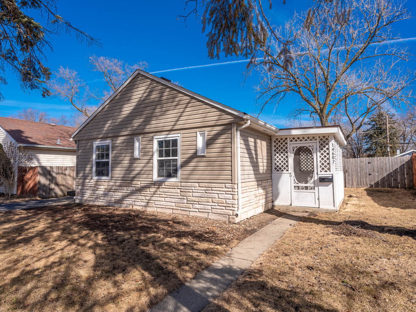14607 Sawyer Avenue Property Photo