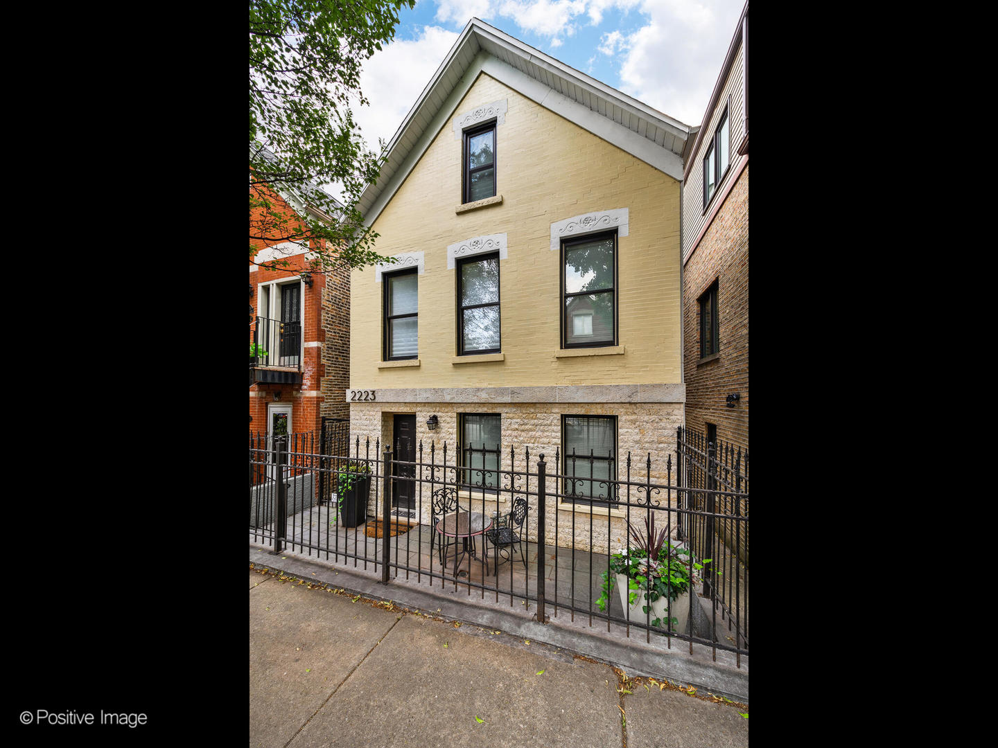 2223 W Charleston Street Property Photo 2