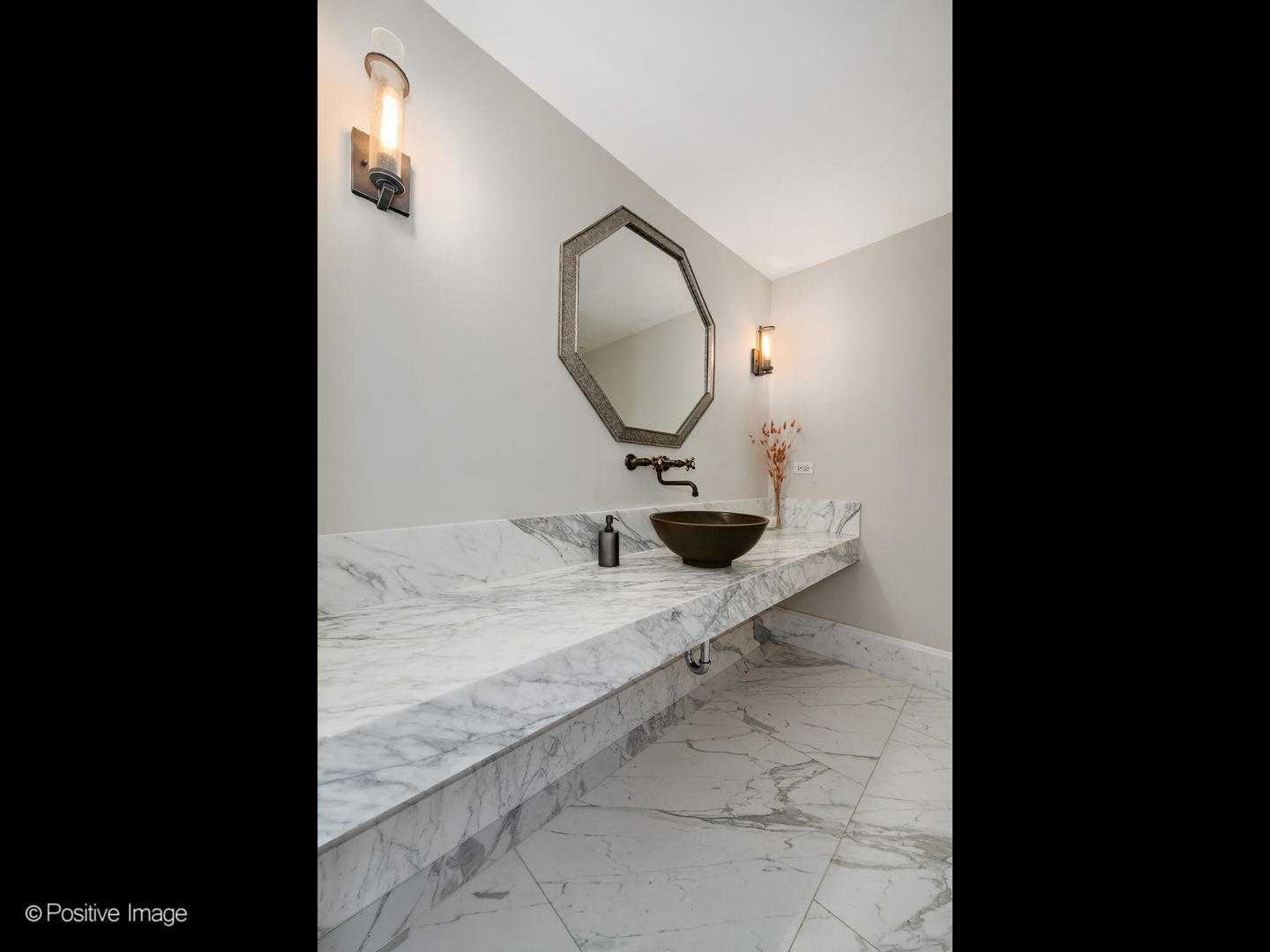 2223 W Charleston Street Property Photo 17