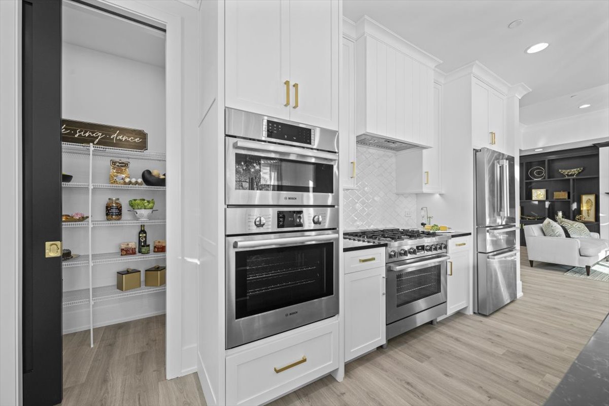 12299056 Property Photo 18