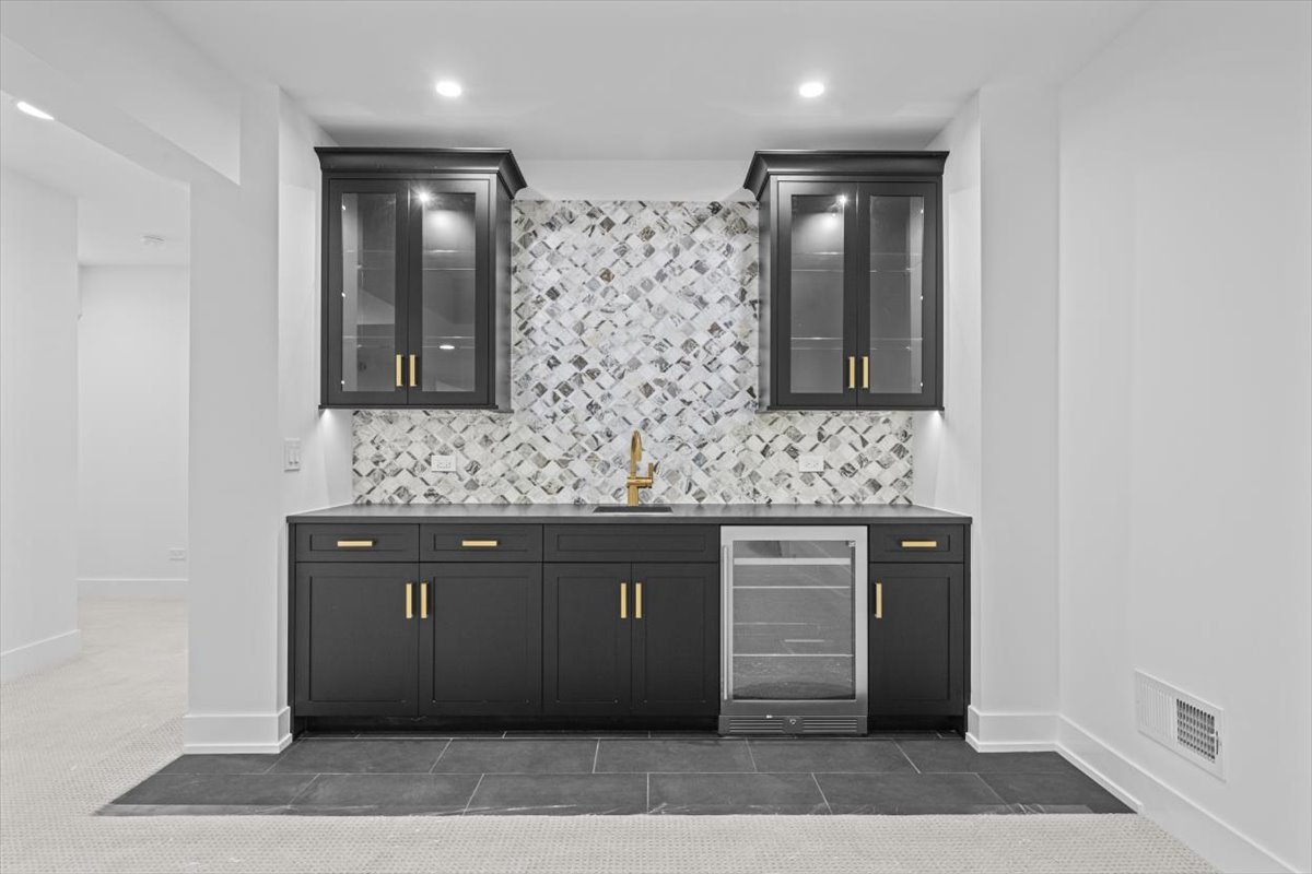 12299056 Property Photo 29