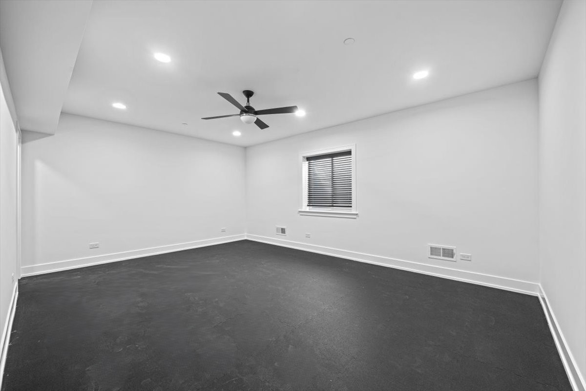 12299056 Property Photo 30