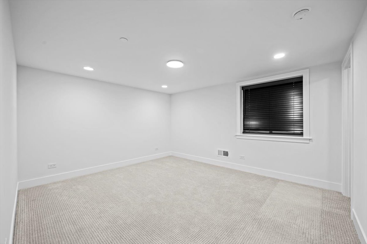 12299056 Property Photo 31
