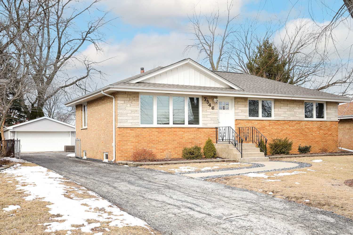 7546 S 78th Court Property Photo
